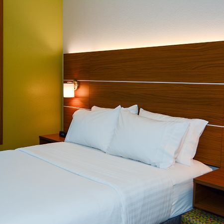 Holiday Inn Express Hotel & Suites New Boston By Ihg Екстериор снимка