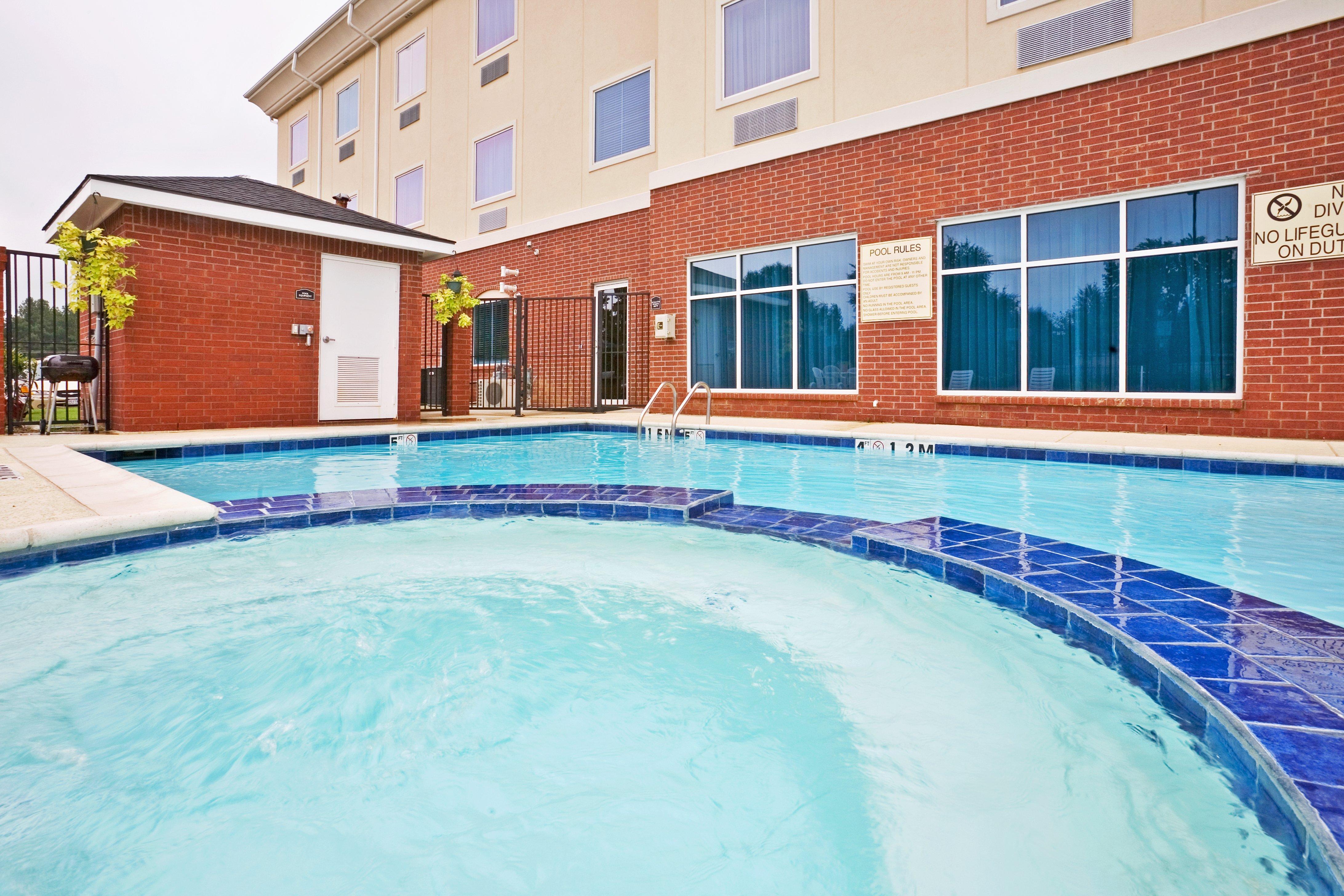 Holiday Inn Express Hotel & Suites New Boston By Ihg Екстериор снимка