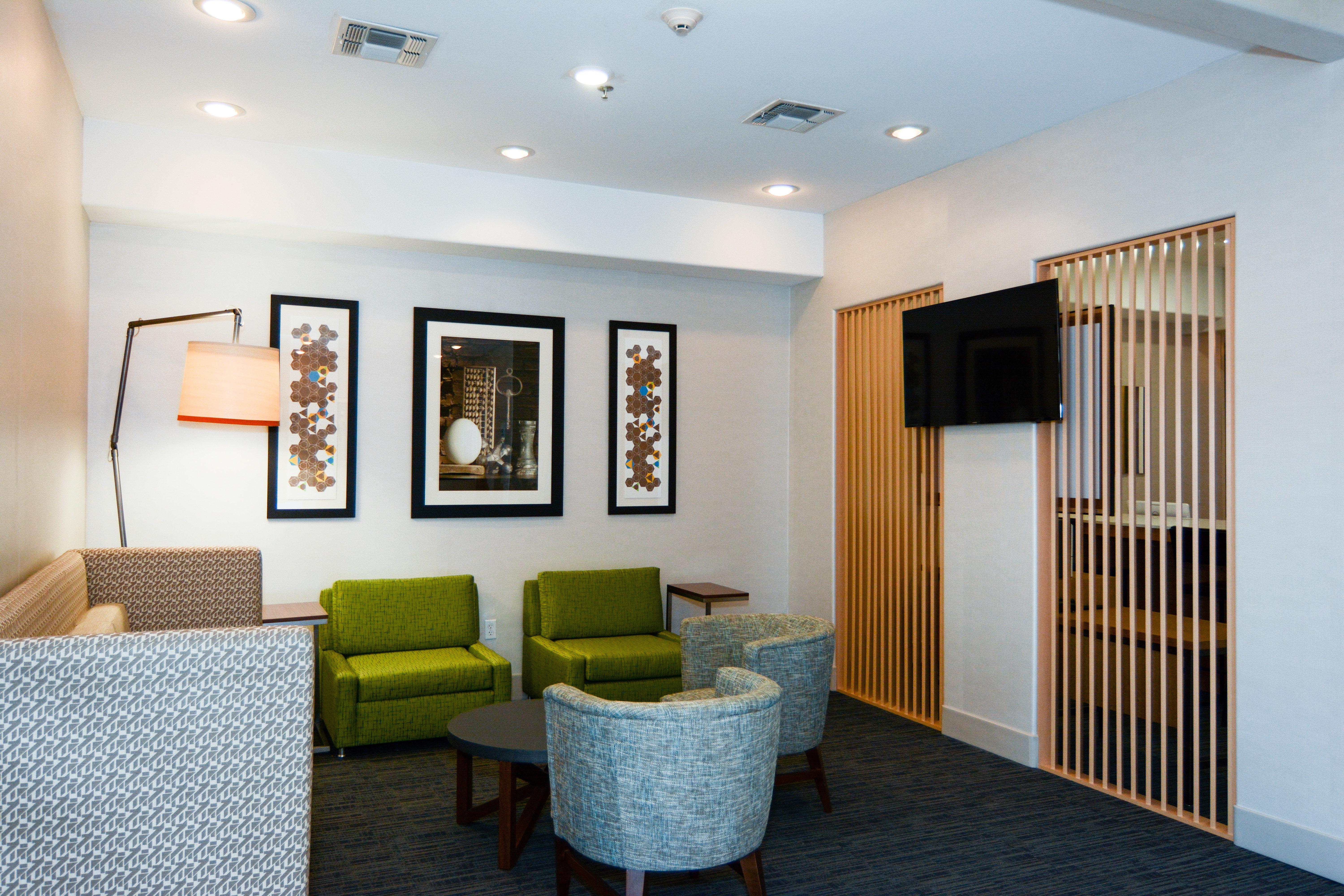Holiday Inn Express Hotel & Suites New Boston By Ihg Екстериор снимка