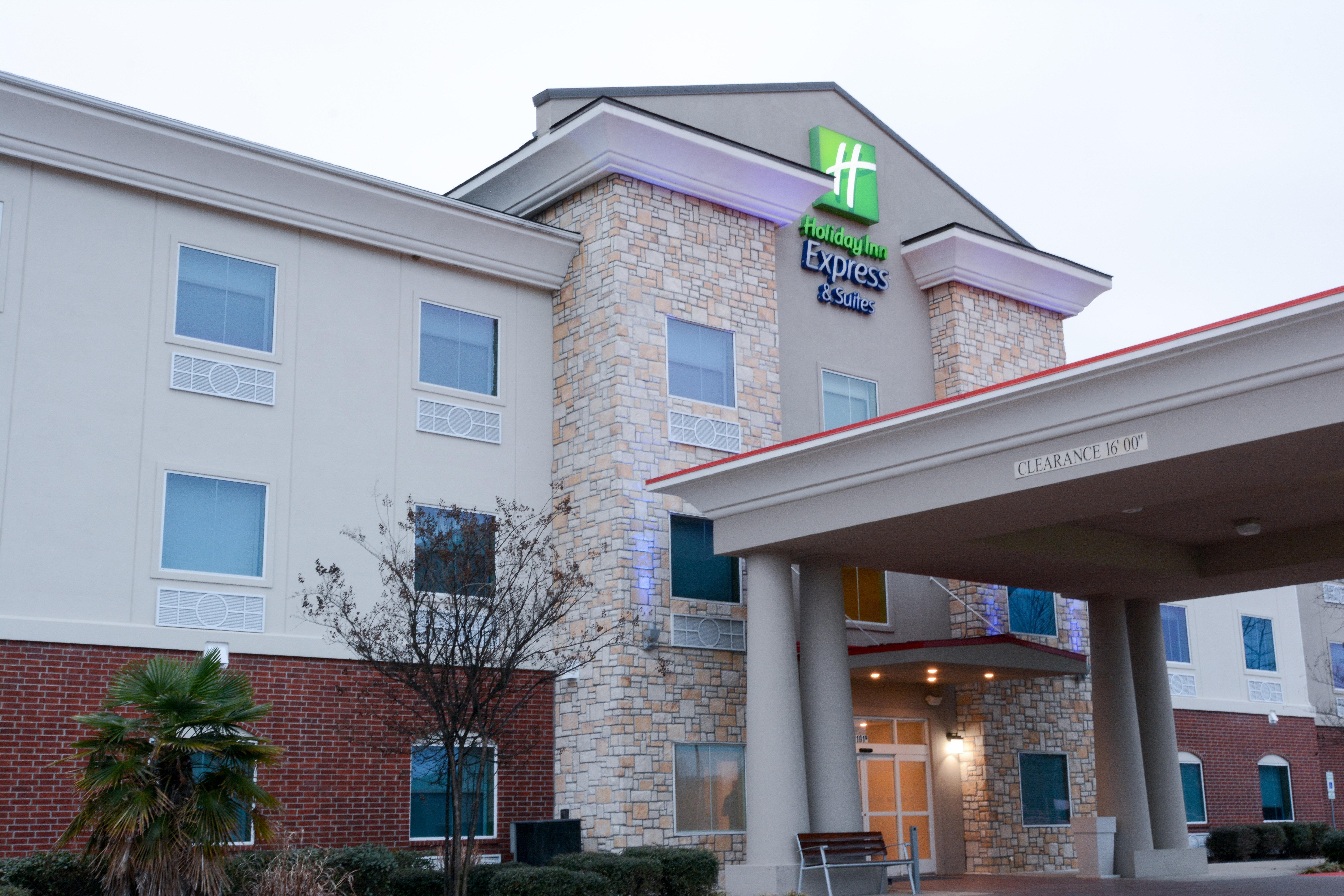 Holiday Inn Express Hotel & Suites New Boston By Ihg Екстериор снимка